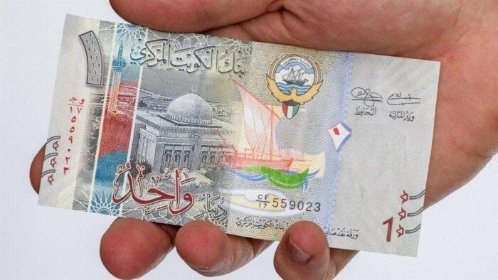 سعر الدينار الكويتي اليوم الأحد 2 يونيو 2024 أمام الجنية المصري في البنوك وداخل الصرافة