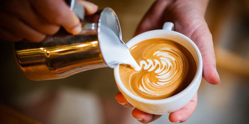 “هتعدل مزاجك” طريقة عمل القهوة باللبن بخطوات بسيطة والمقادير المطلوبة للتحضير